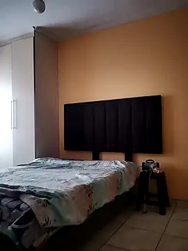 Snapshot of yummy-caramel chatting on April 1, 8:48 am yummy-caramel online show from April 1, 8:48 am