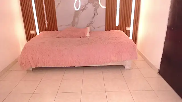 rosselyn  online show from November 22, 7:35 pm