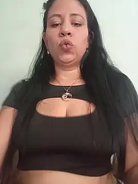 LeilaTaylor online show from February 18, 3:52 pm