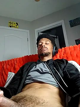 Snapshot of BigPrettyDick777 chatting on January 13, 11:43 pm BigPrettyDick777 online show from January 13, 11:43 pm