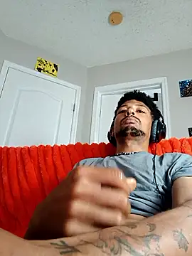 Snapshot of BigPrettyDick777 chatting on January 14, 2:23 pm BigPrettyDick777 online show from January 14, 2:23 pm