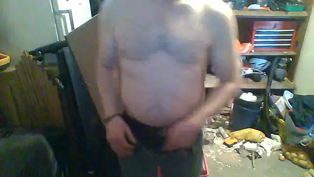 Snapshot of tommy3300 chatting on January 18, 2:10 pm tommy3300 online show from January 18, 2:10 pm