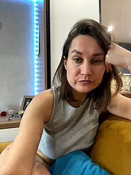 AliceLili online show from November 1, 10:50 am