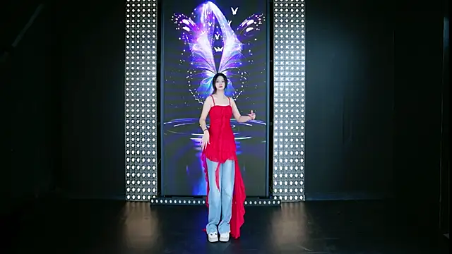 Snapshot of U1-mmm chatting on October 30, 6:59 am U1-mmm online show from October 30, 6:59 am