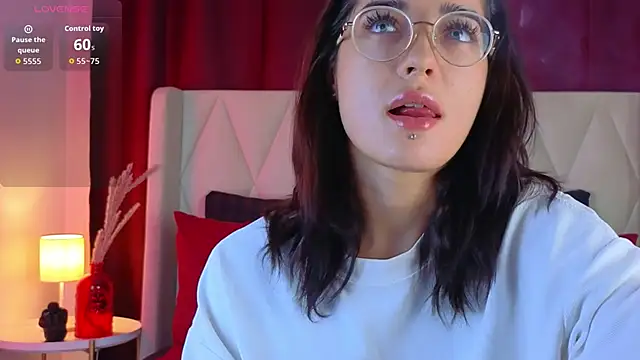 EricaKors online show from November 8, 8:25 am