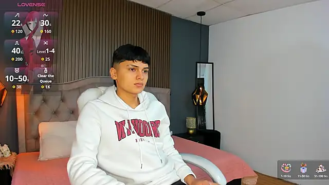 Maxii18  online show from October 27, 1:37 pm