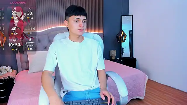 Maxii18  online show from October 31, 6:42 pm