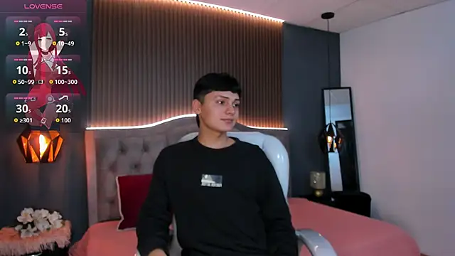 Maxii18  online show from November 4, 7:02 pm