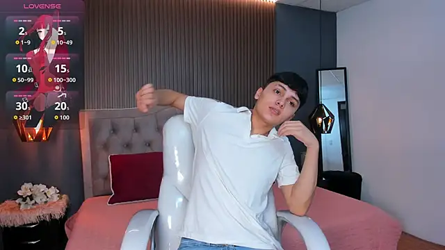 Maxii18  online show from November 5, 7:36 pm