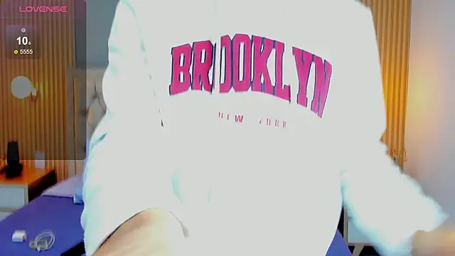 Maxii18  online show from January 7, 3:20 am