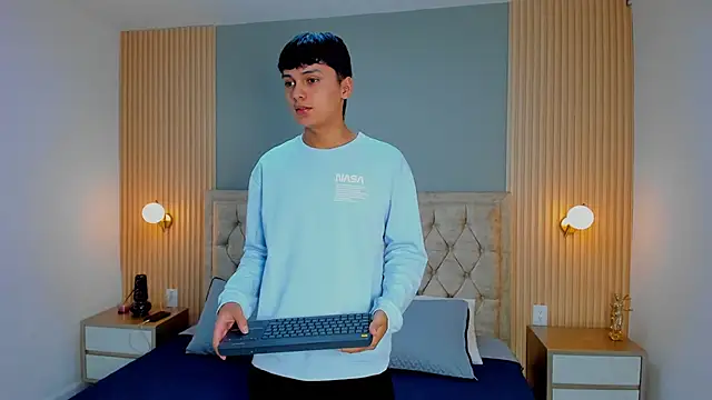 Maxii18  online show from January 8, 2:58 am