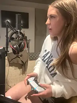 elliepixie online show from December 19, 2:18 am