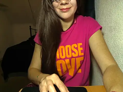 Snapshot of Aromaloveqq chatting on November 16, 3:17 pm Aromaloveqq online show from November 16, 3:17 pm