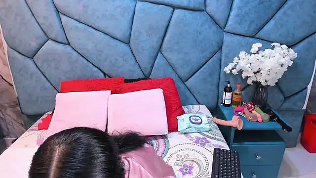 JulietaDiamond online show from June 17, 3:31 am
