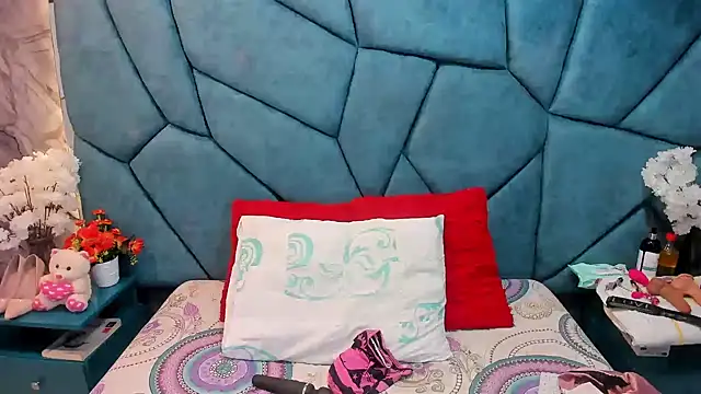 JulietaDiamond online show from August 1, 4:23 am