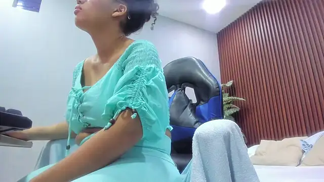 agata18  online show from April 4, 7:33 pm