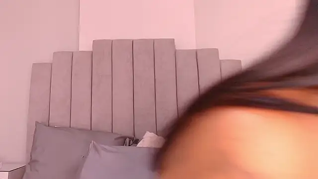 ellisrossi online show from February 26, 7:02 pm