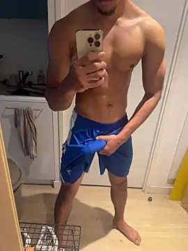 Snapshot of bigDickParis92 chatting on October 23, 2:16 pm bigDickParis92 online show from October 23, 2:16 pm