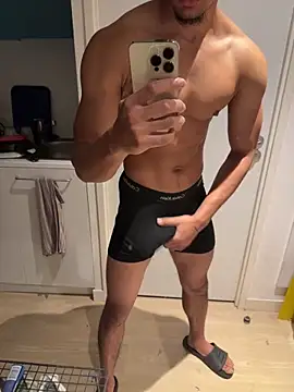 bigDickParis92 online show from October 25, 5:51 pm