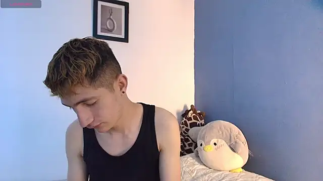 Snapshot of Erick_Taylor3 chatting on June 18, 7:51 pm Erick Taylor3 online show from June 18, 7:51 pm