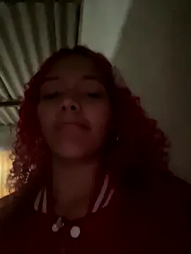 Snapshot of Emmily13 chatting on October 23, 5:29 am Emmily13 online show from October 23, 5:29 am