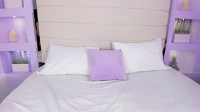 AmyColman  online show from February 2, 12:15 pm