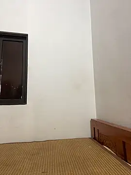 Bee Yellow00 online show from November 2, 9:22 am