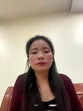 Bee Yellow00 online show from November 4, 4:33 am