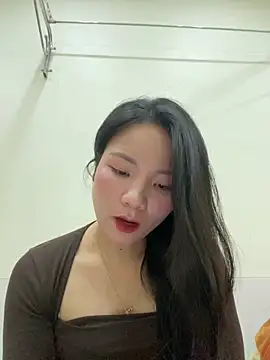 Bee Yellow00 online show from November 20, 4:56 am