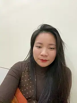 Bee Yellow00 online show from February 13, 4:52 am