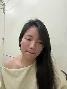 Bee Yellow00 online show from February 14, 5:04 am