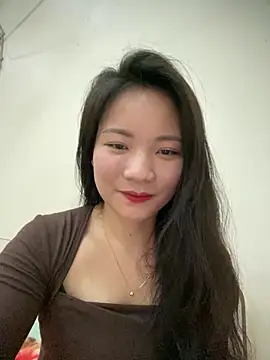 Bee Yellow00 online show from March 16, 4:40 am