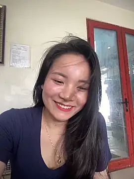 Bee Yellow00 online show from April 8, 3:17 am