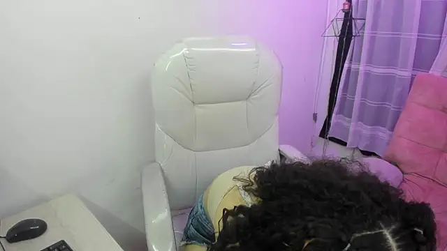 Snapshot of Sophii_baby11 chatting on November 8, 8:51 pm Sophii baby11 online show from November 8, 8:51 pm