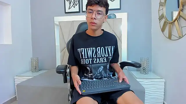 adams bobby online show from January 11, 11:26 am