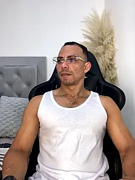 Snapshot of jony_Oconnor chatting on January 10, 12:18 pm jony Oconnor online show from January 10, 12:18 pm