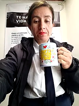 Snapshot of Valentina--1 chatting on April 25, 1:52 pm Valentina--1 online show from April 25, 1:52 pm