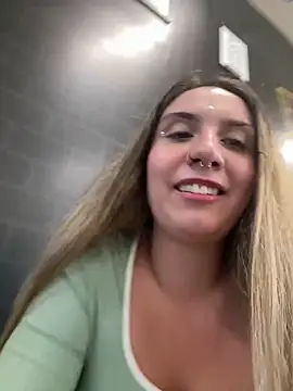 Snapshot of sarah_honey__ chatting on May 20, 2:34 pm sarah honey online show from May 20, 2:34 pm