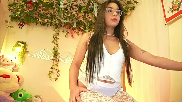 ISA NIXON online show from January 17, 8:56 pm