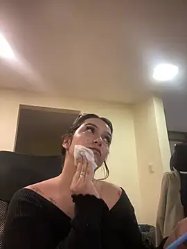 Kloe Novoa online show from April 7, 1:33 pm