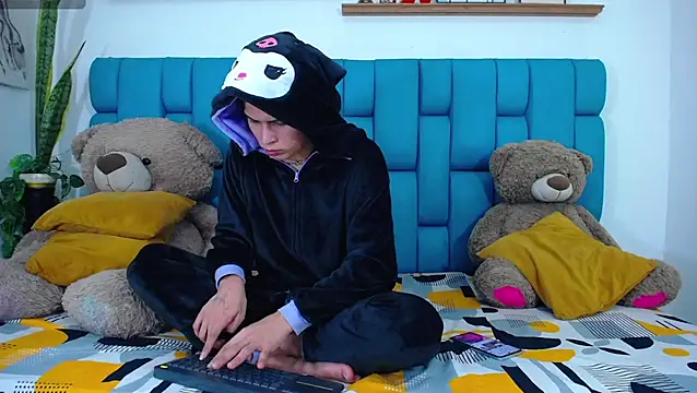 Hot Boys Latinos X online show from March 20, 2:00 pm