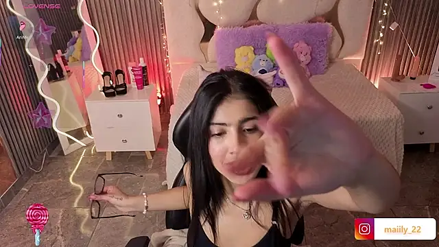 MAIILY TAY online show from February 5, 11:59 am