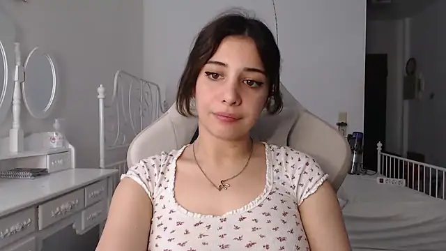 bellefleurrr online show from June 25, 2:10 pm