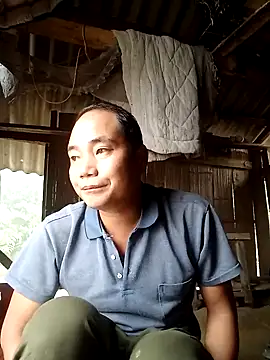 Snapshot of Mis2352 chatting on October 25, 1:24 am Mis2352 online show from October 25, 1:24 am