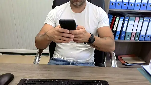 Snapshot of Evasionee chatting on June 16, 6:27 am Evasionee online show from June 16, 6:27 am