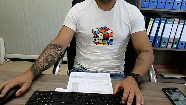 Snapshot of Evasionee chatting on June 30, 6:25 am Evasionee online show from June 30, 6:25 am