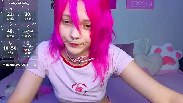 Snapshot of KittieHeart chatting on June 18, 12:55 am KittieHeart online show from June 18, 12:55 am