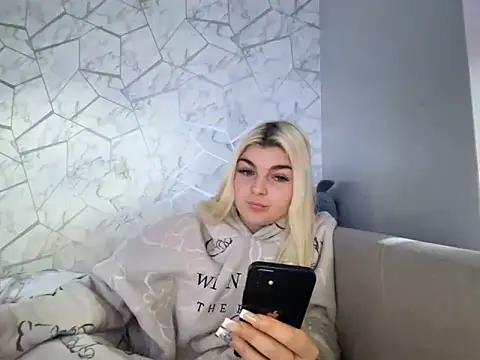 rosie-hipstergal online show from November 4, 1:32 pm