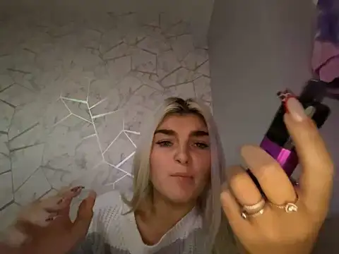 rosie-hipstergal online show from November 10, 11:48 pm