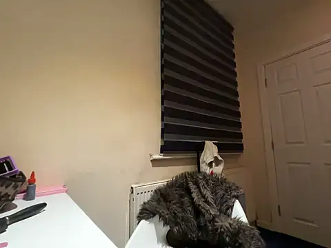 rosie-hipstergal online show from February 20, 8:42 pm